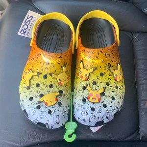 Pokémon Crocs Pikachu Mens Size 10 NWT
